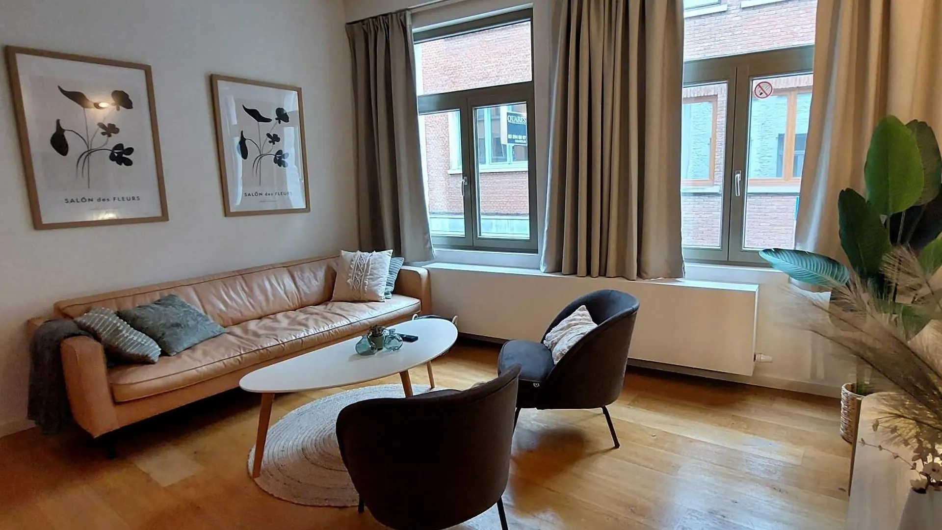 Cosy & Modern Historical Cottage In Old Town - Leon 4P contacts