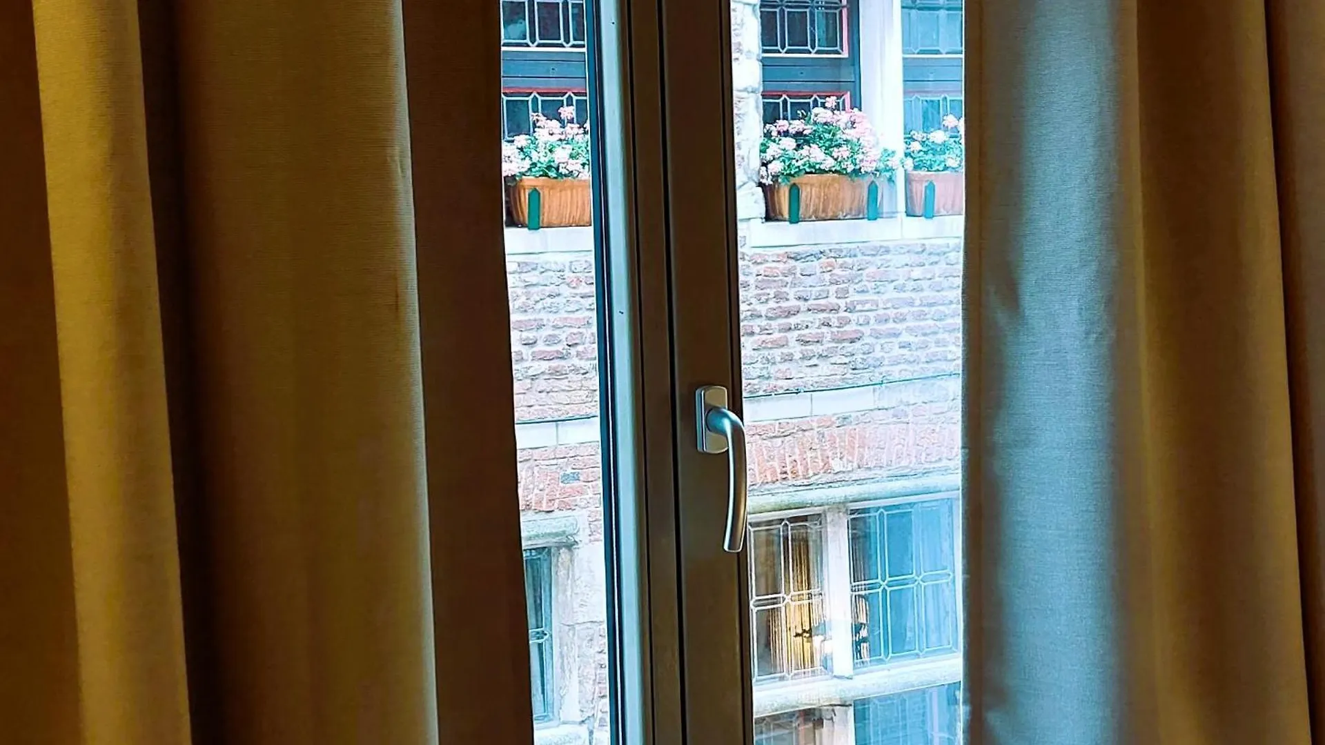 Cosy & Modern Historical Cottage In Old Town - Leon 4P Antwerp 0*,